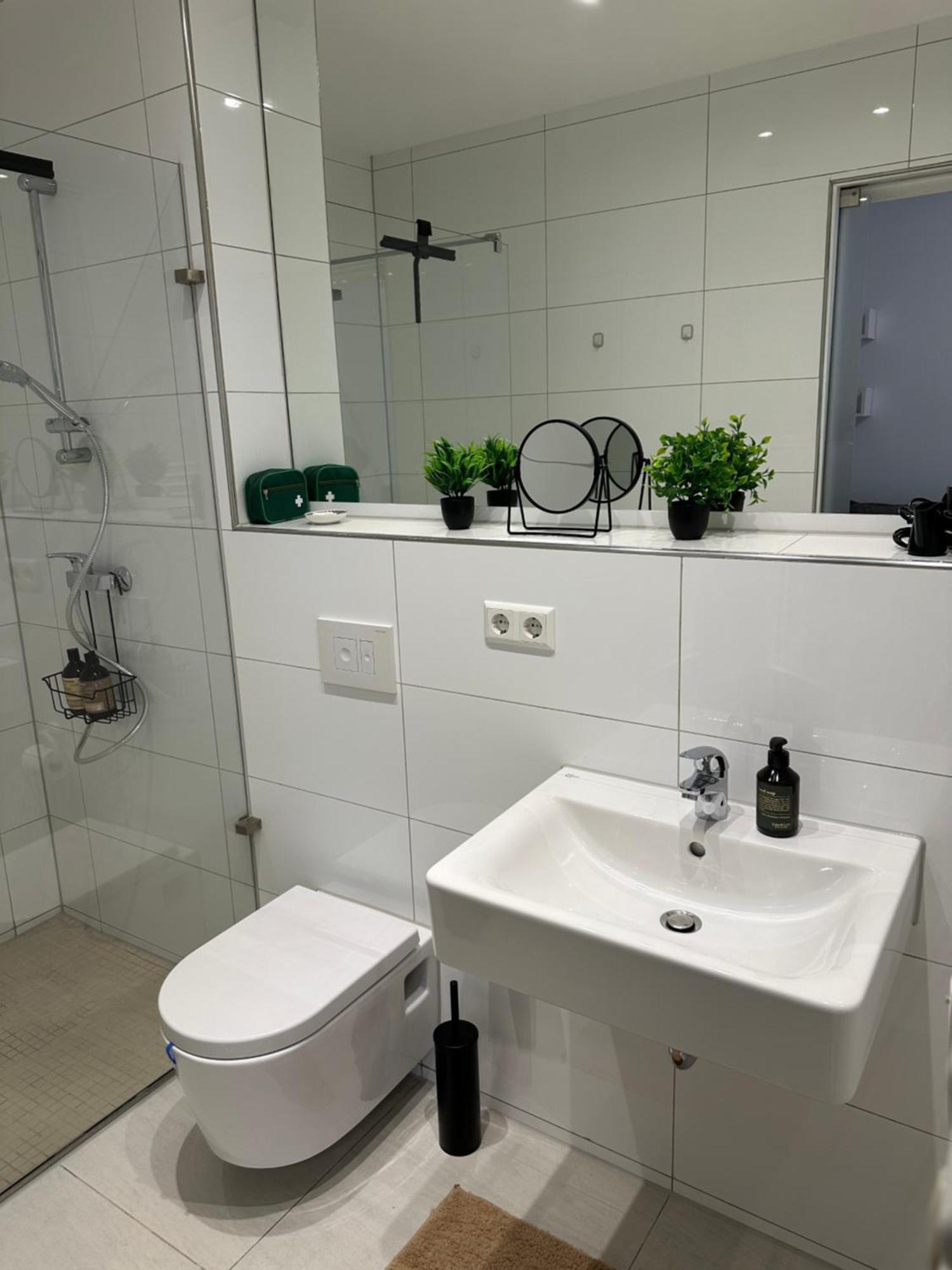 Bella Casa - Business&Family, 100M Zum Konzerteingang Schloss, Parkplatz, Smarttv, Netflix, Waschmaschine, 24H Checkin, 36Qm, Ap 12 Людвигсбург Экстерьер фото