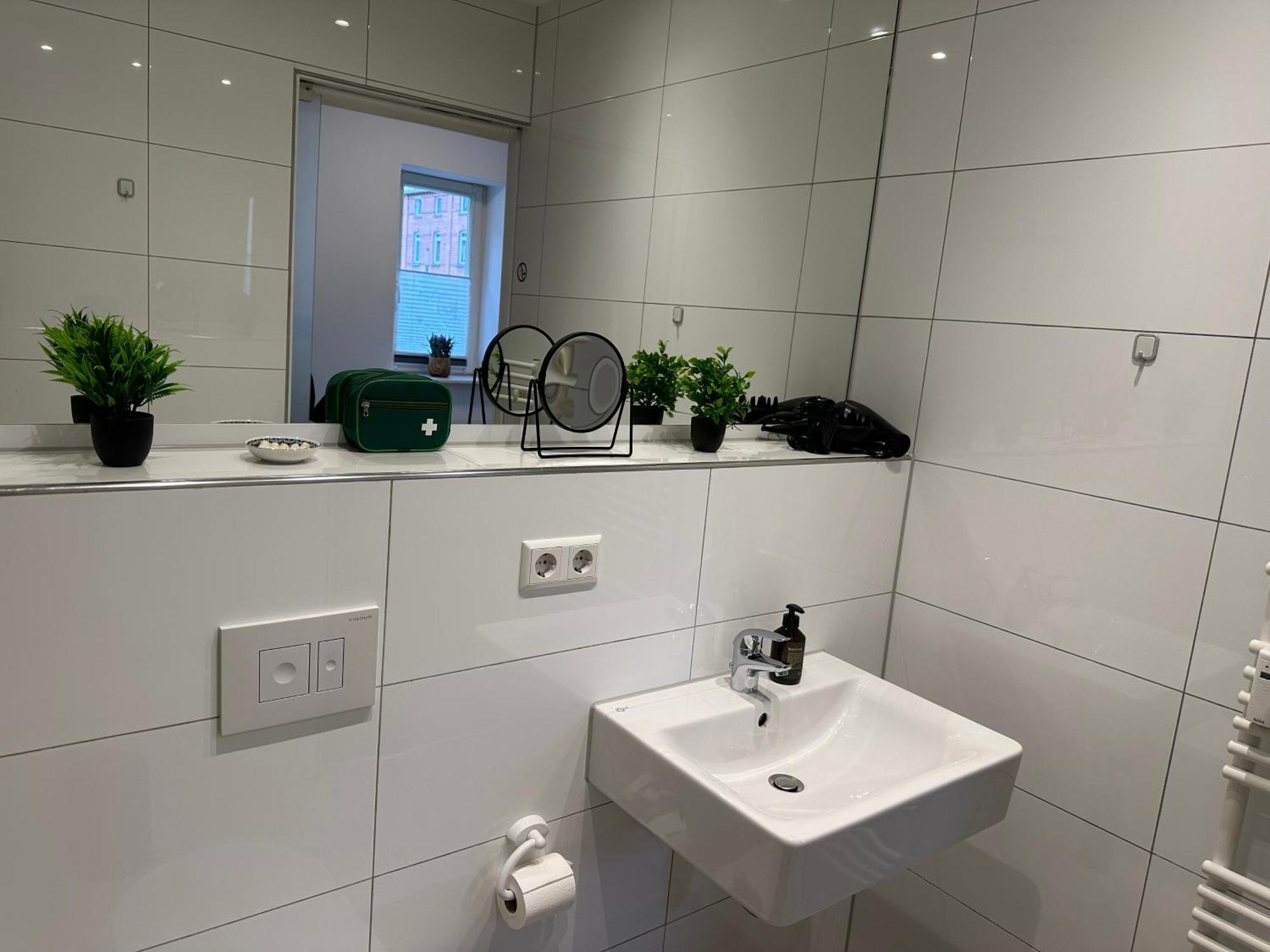 Bella Casa - Business&Family, 100M Zum Konzerteingang Schloss, Parkplatz, Smarttv, Netflix, Waschmaschine, 24H Checkin, 36Qm, Ap 12 Людвигсбург Экстерьер фото